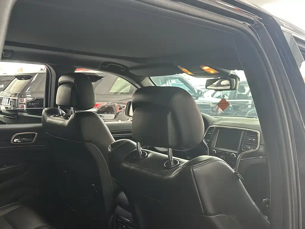 Jeep Grand Cherokee 2016 — фото 28