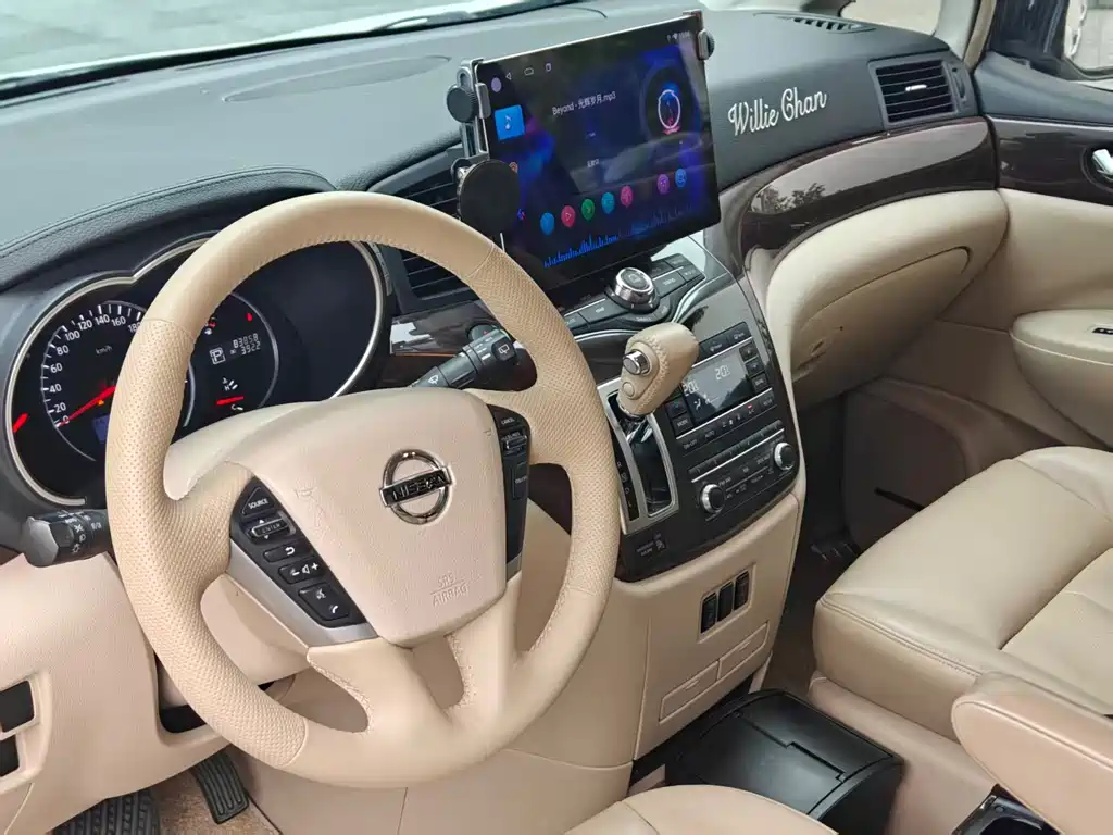Nissan Quest 2017 — фото 11