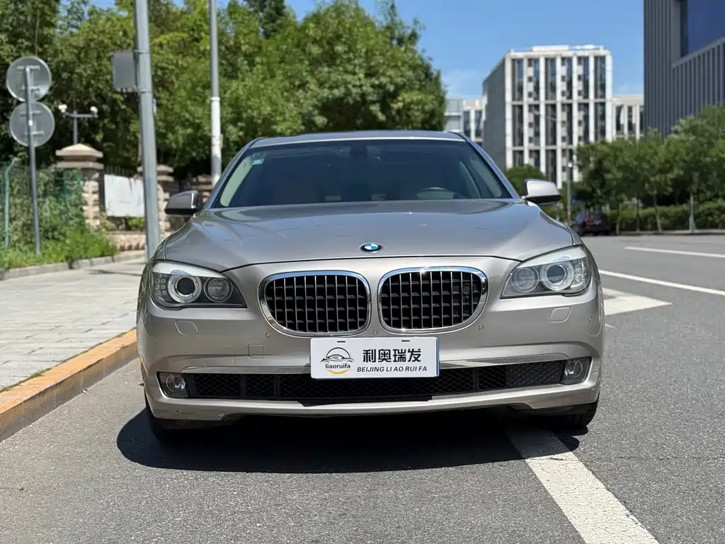 BMW 7 Series 2011 — фото 2