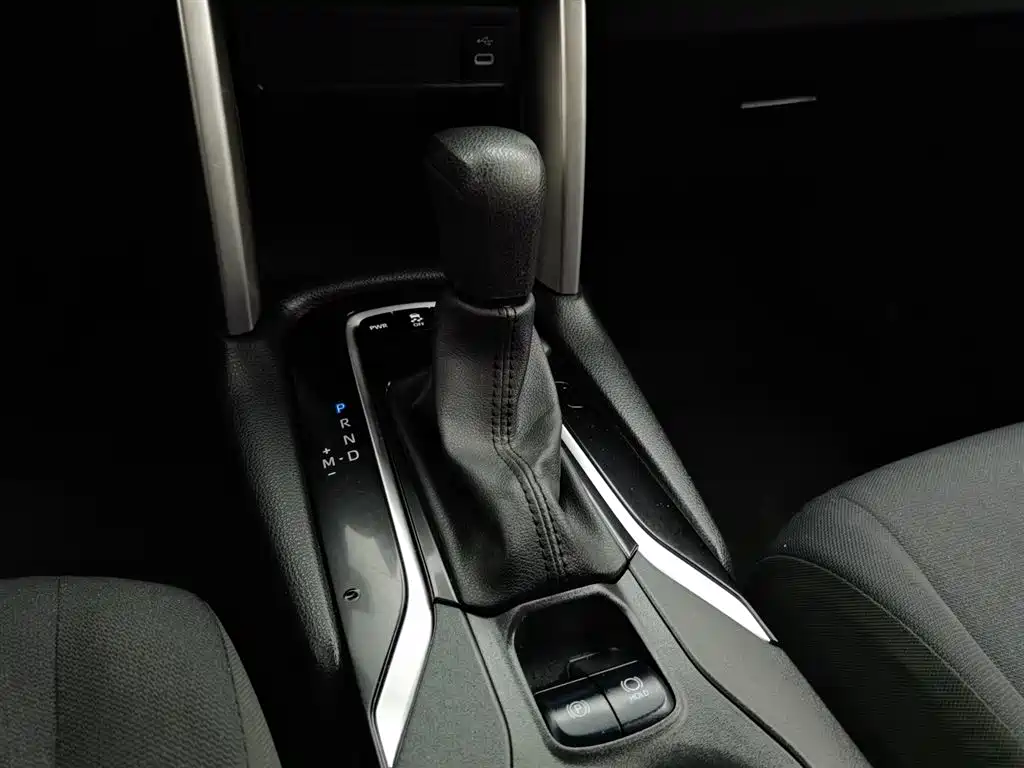 Toyota Corolla Cross 2023 — фото 13