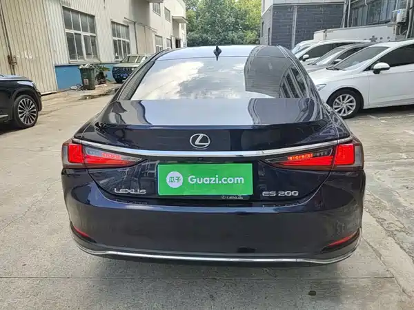 Lexus ES 2020