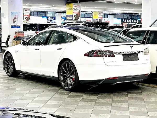 Tesla Model S 2014