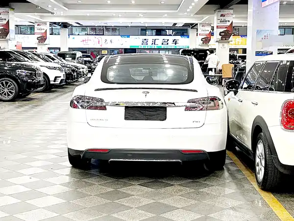 Tesla Model S 2014