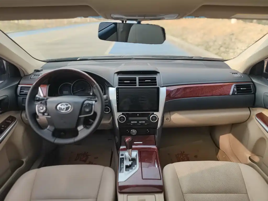 Toyota Camry 2013 — фото 13