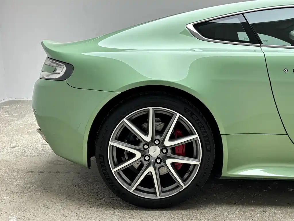 Aston Martin V8 Vantage 2014 — фото 7