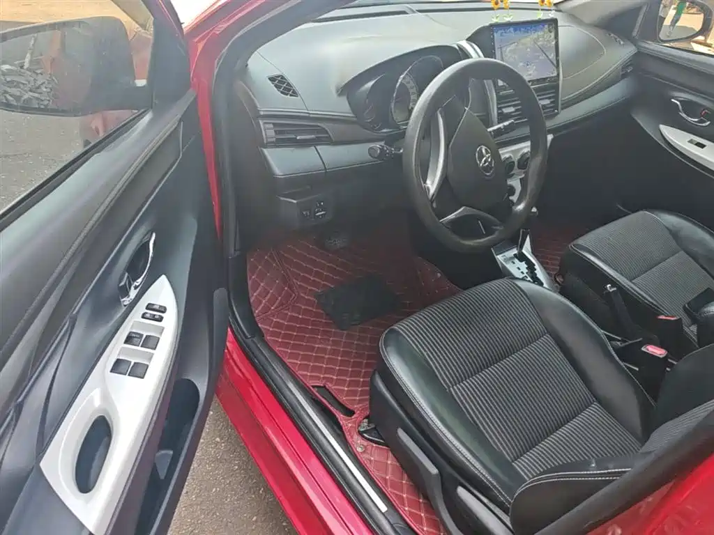Toyota Yaris L 2015 — фото 12