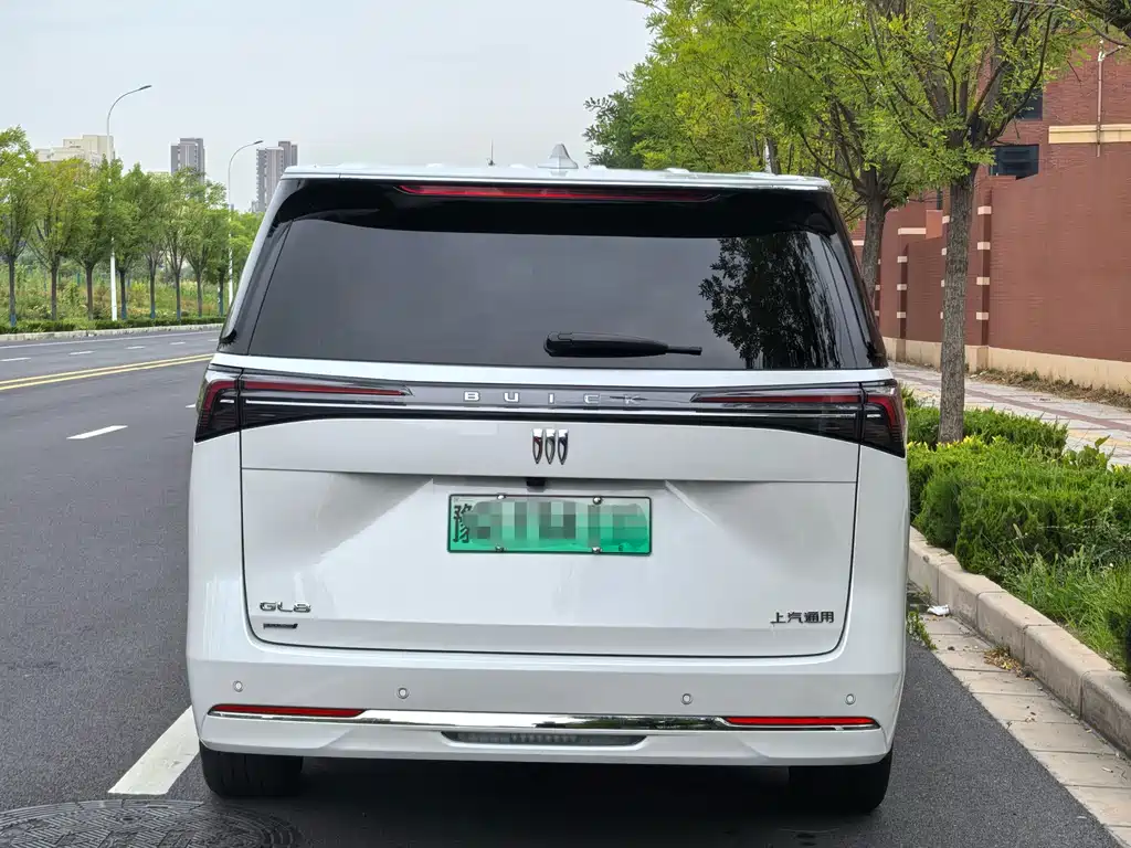 Buick GL8 Hybrid 2025