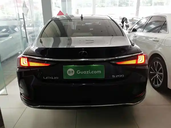 Lexus ES 2022