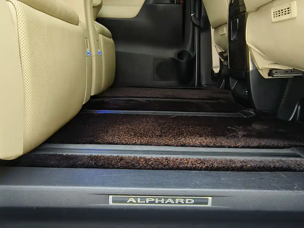 Toyota Alphard 2021 — фото 23