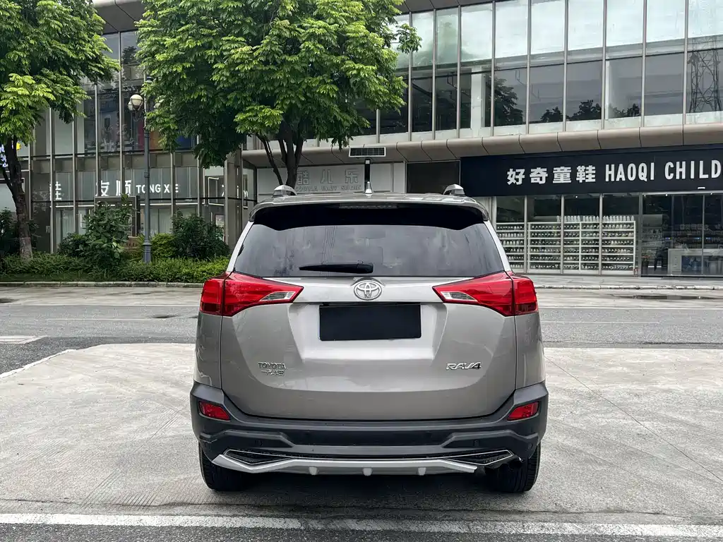 Toyota RAV4 2015 — фото 6