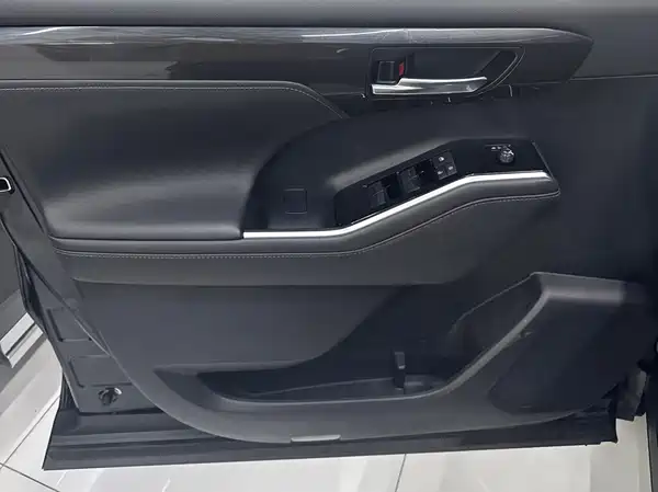 Toyota Crown Kluger 2022