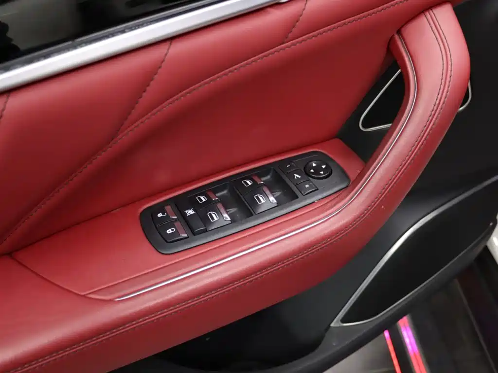 Maserati Levante 2023 — фото 23
