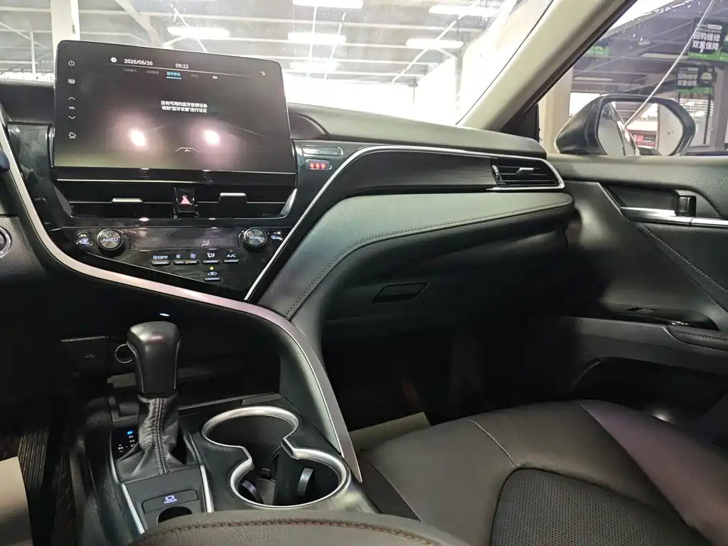 Toyota Camry 2023 — фото 10
