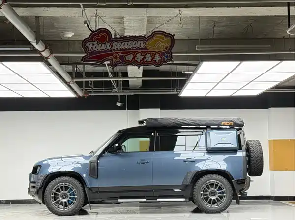 Land Rover Defender 2022