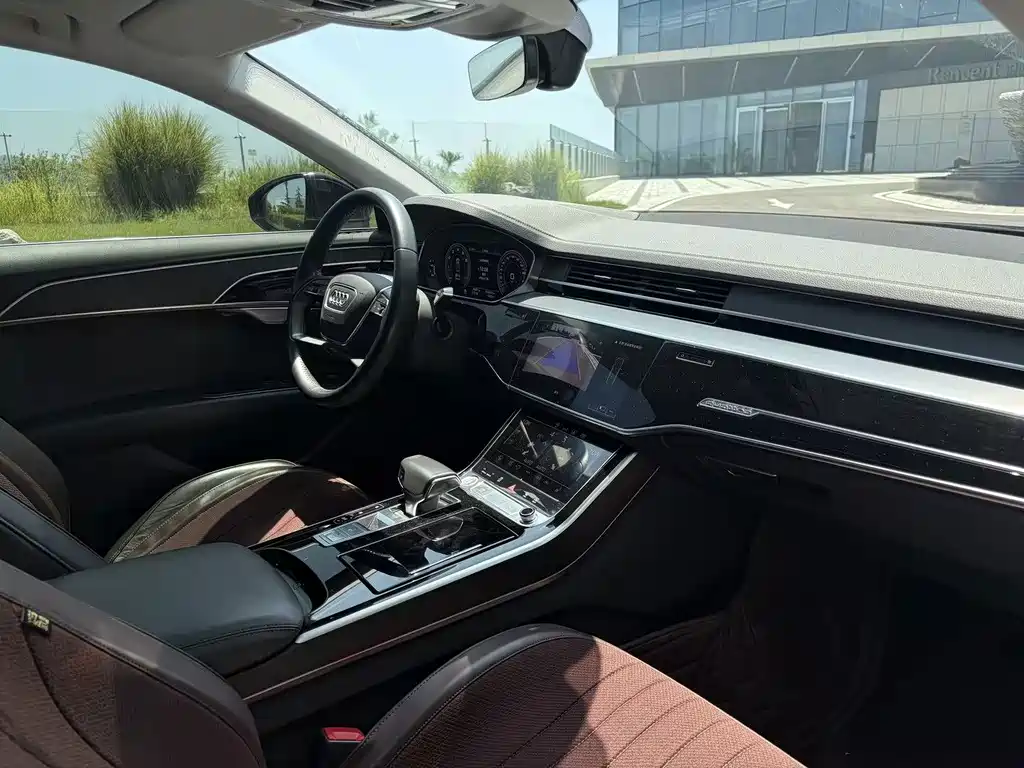 Audi A8 2019 — фото 15