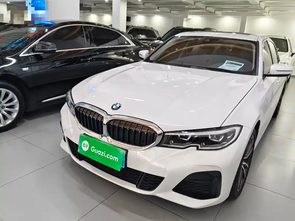 BMW 3 Series 2022 — фото 1