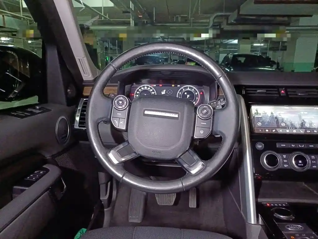 Land Rover Discovery 2018 — фото 11
