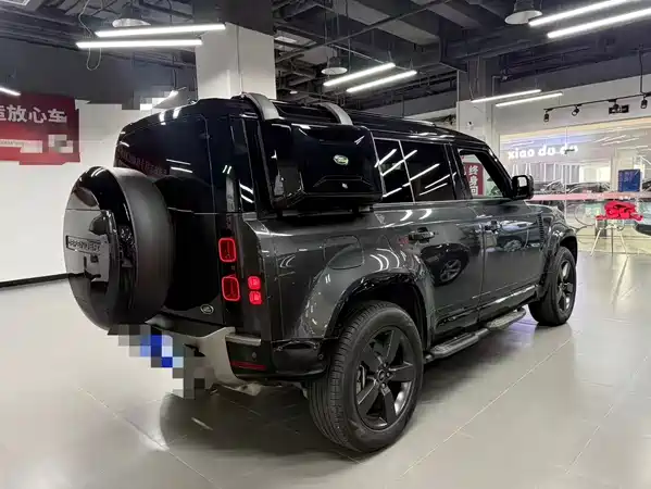 Land Rover Defender 2023