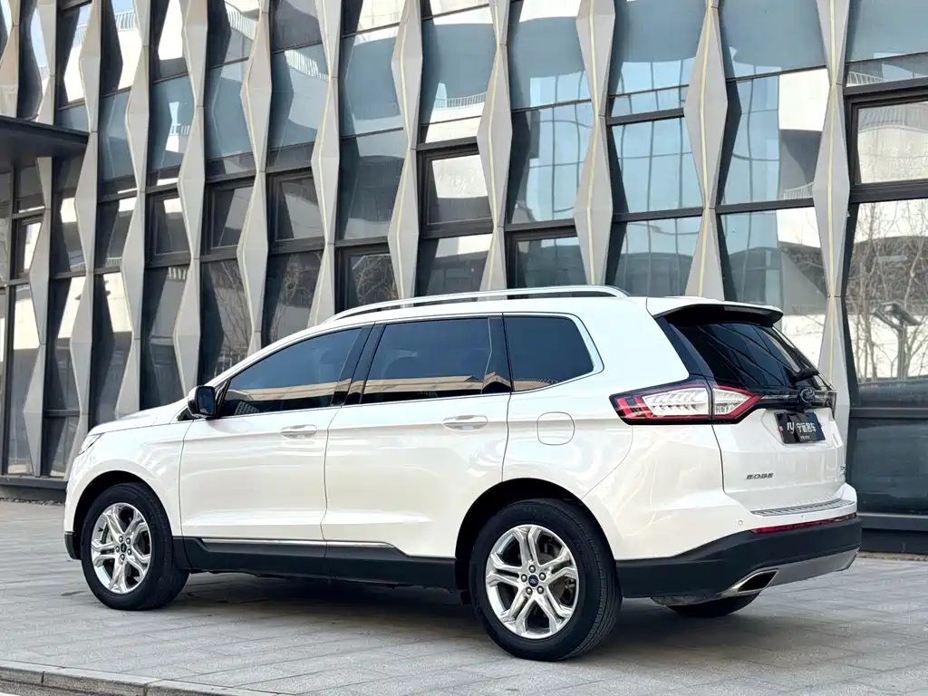 Ford Edge 2016 — фото 22