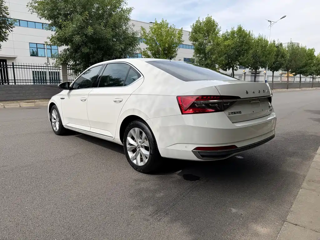 Skoda Superb 2020 — фото 9