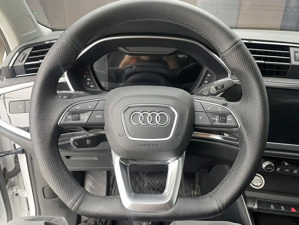 Audi Q3 2023 — фото 18