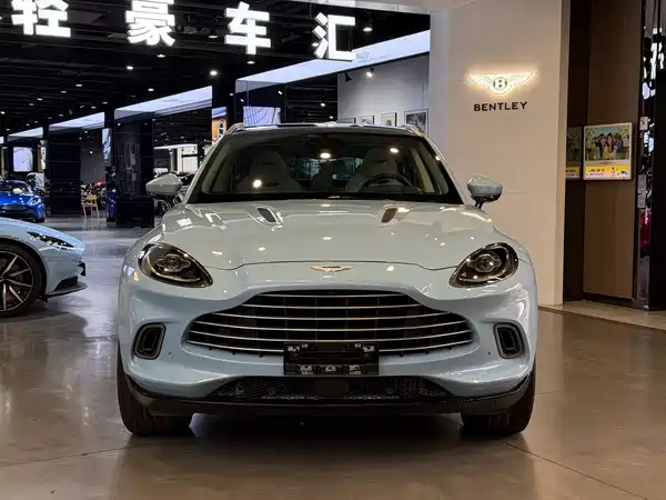 Aston Martin DBX 2022