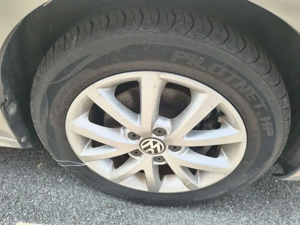 Volkswagen Sagitar 2013