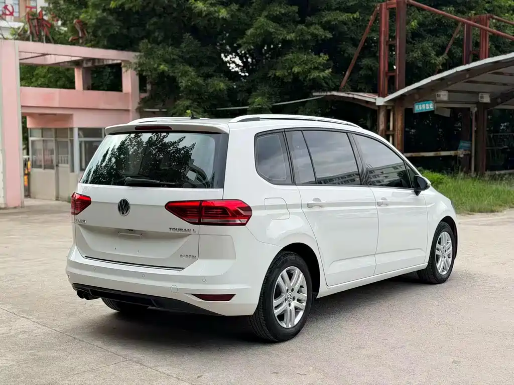 Volkswagen Touran 2019 — фото 6