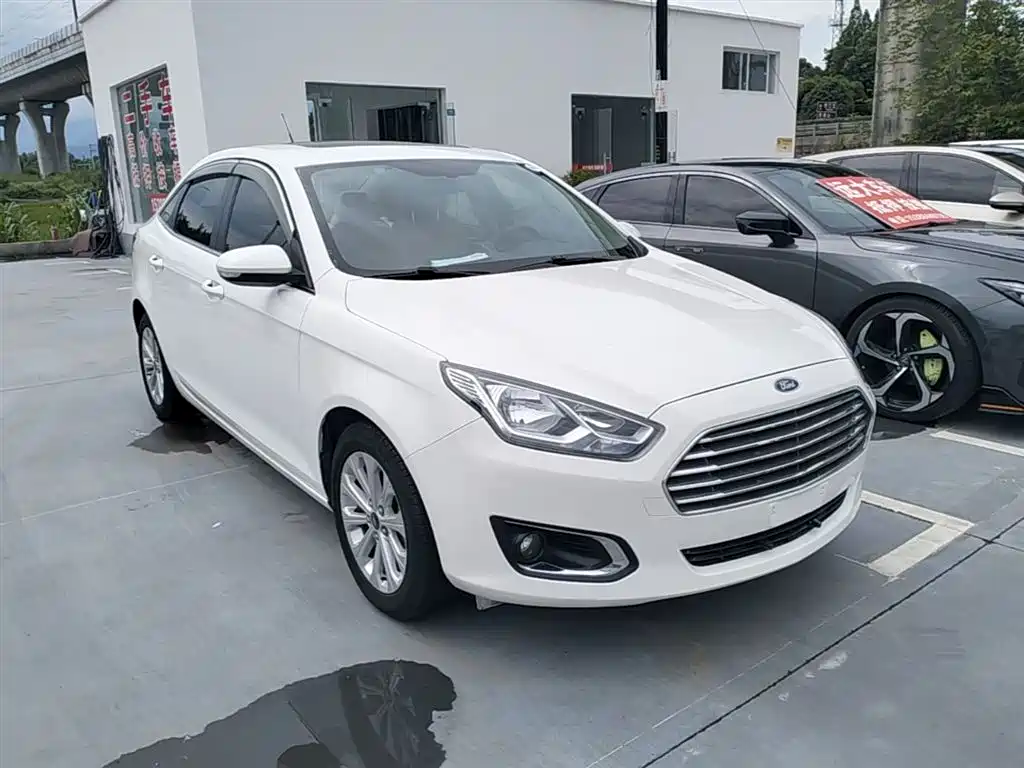 Ford Escort 2015 — фото 4