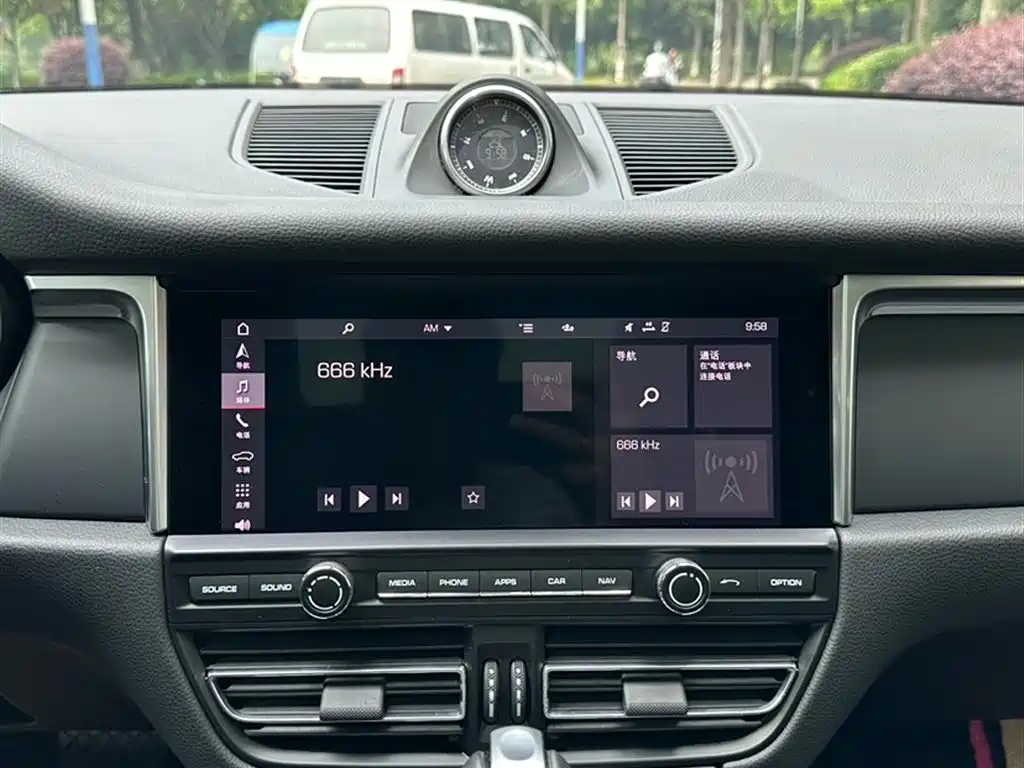 Porsche Macan 2021 — фото 20