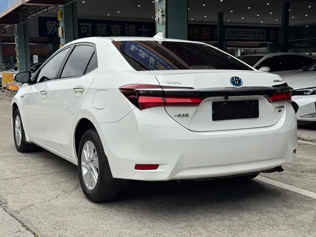 Toyota Corolla 2017 — фото 18