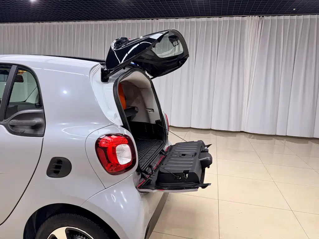 smart Fortwo 2018 — фото 11