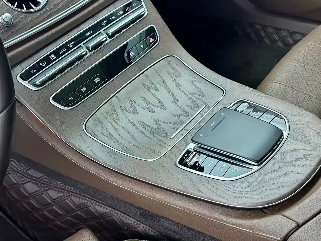 Mercedes-Benz E-Class 2022 — фото 10