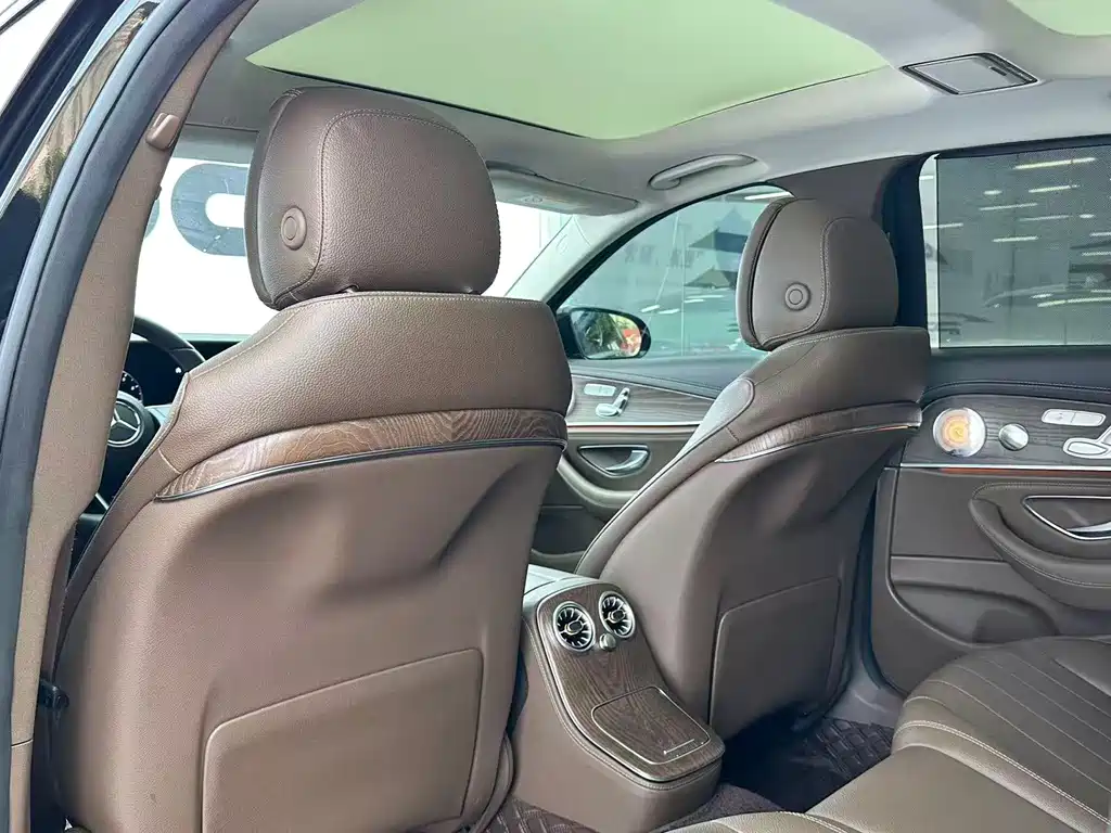 Mercedes-Benz E-Class 2022 — фото 14