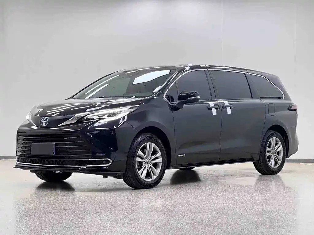 Toyota Sienna 2023 — фото 1