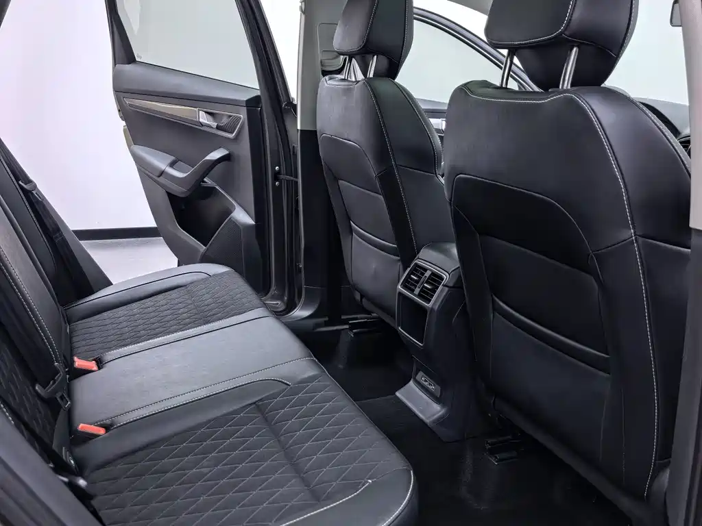 Skoda Karoq 2018 — фото 11