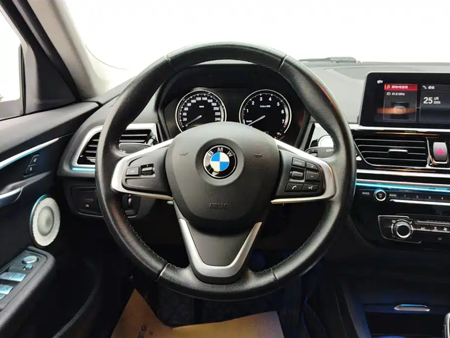 BMW 1 Series 2021 — фото 15