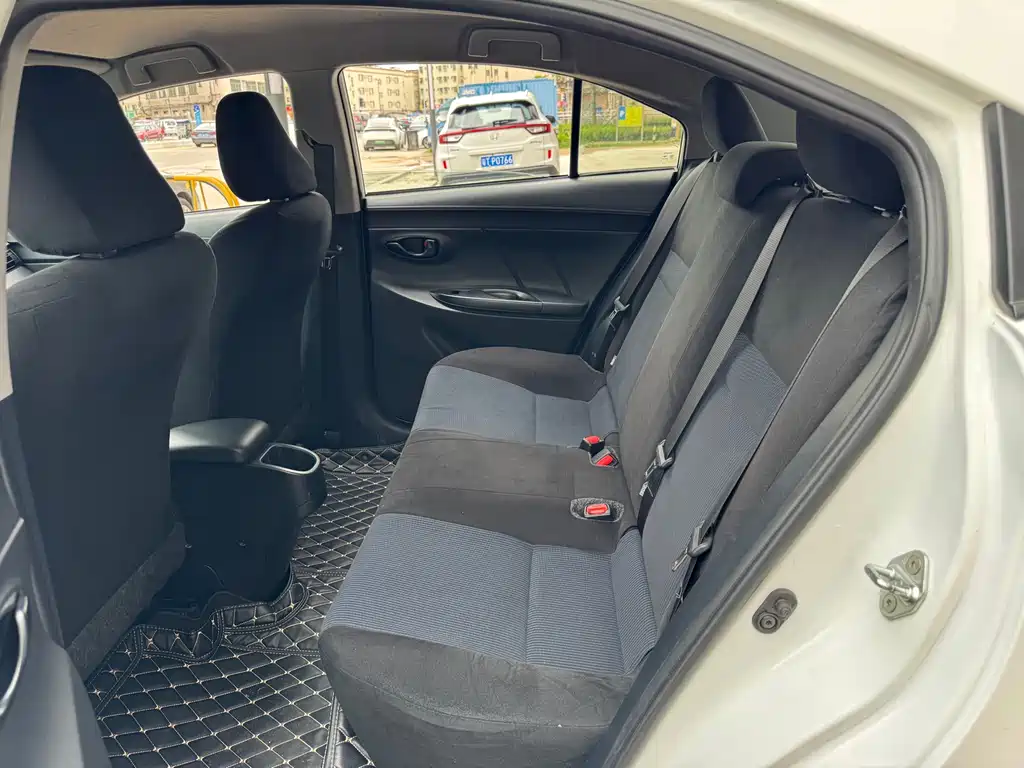 Toyota Yaris L 2019 — фото 10