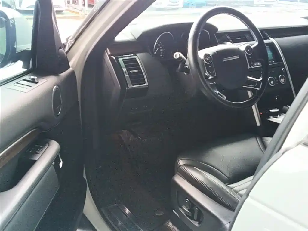 Land Rover Discovery 2017 — фото 16