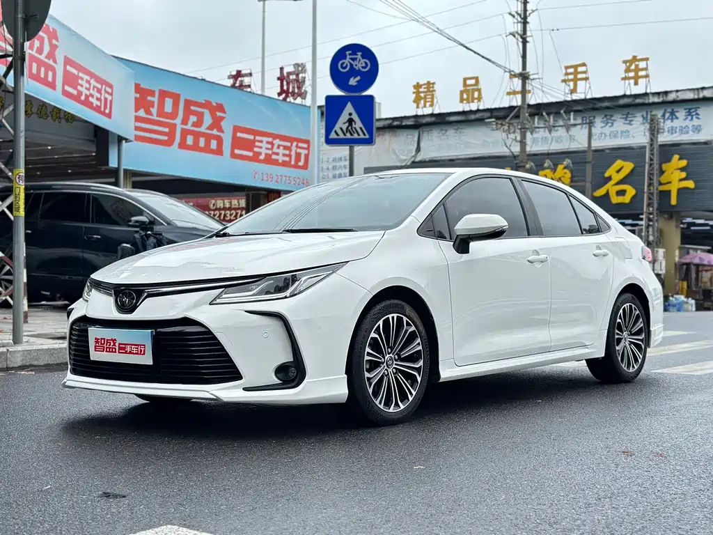 Toyota Corolla 2020 — фото 1