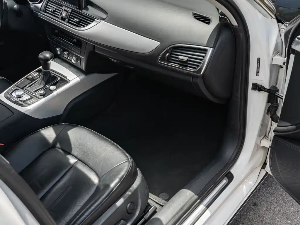 Audi A6L 2014 — фото 26
