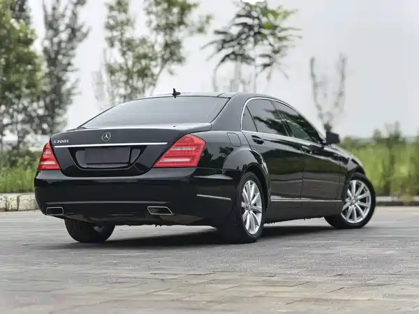 Mercedes-Benz S-Class 2012
