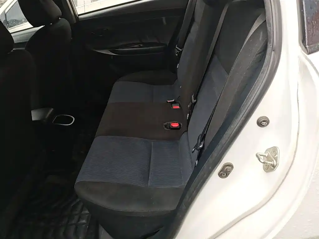 Toyota Yaris L 2019 — фото 17