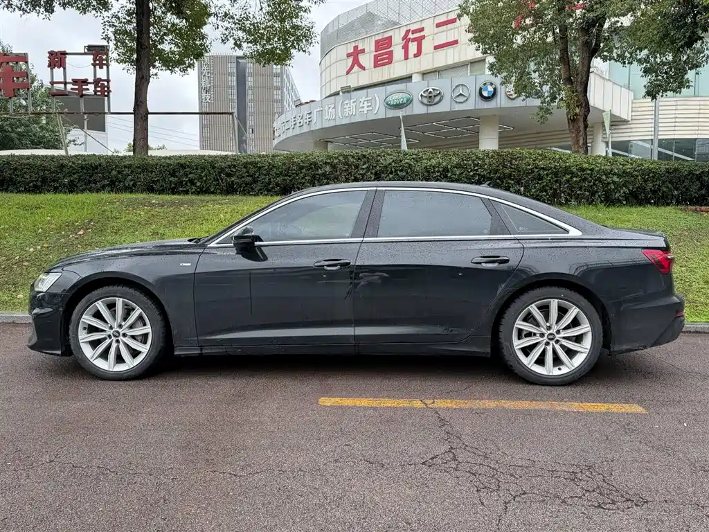 Audi A6L 2022