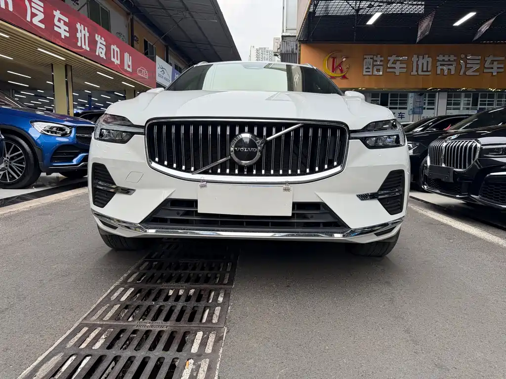 Volvo XC60 2023 — фото 2