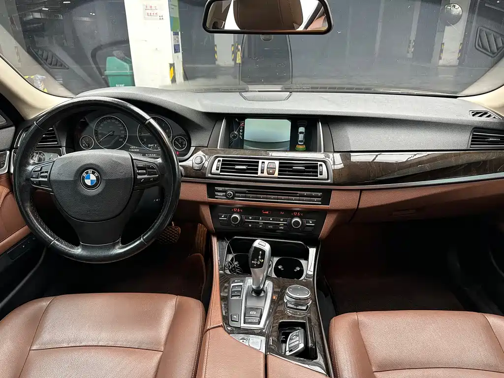 BMW 5 Series 2016 — фото 10