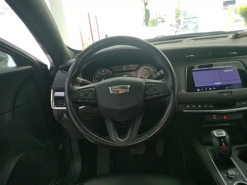 Cadillac XT4 2019 — фото 11