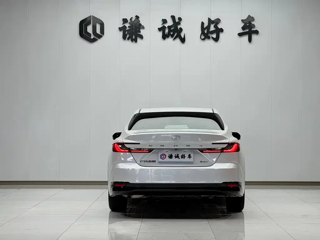 Toyota Camry 2025 — фото 6