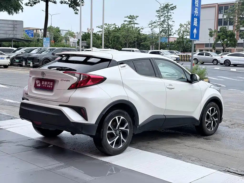 Toyota C-HR 2019 — фото 6