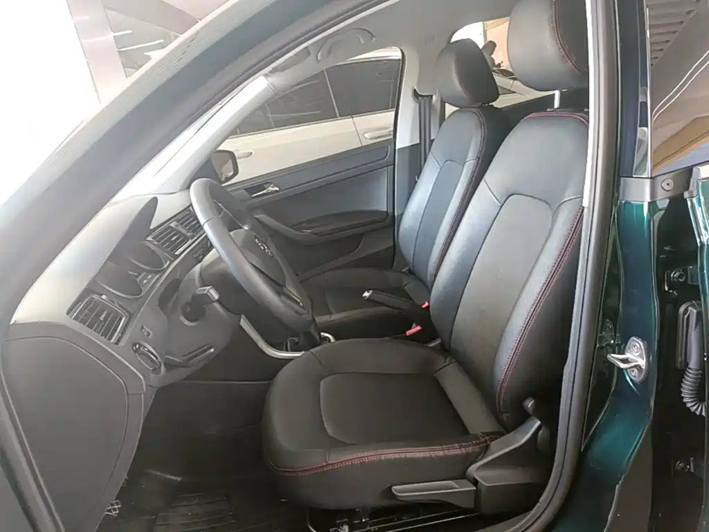 Skoda Rapid Spaceback 2018 — фото 15